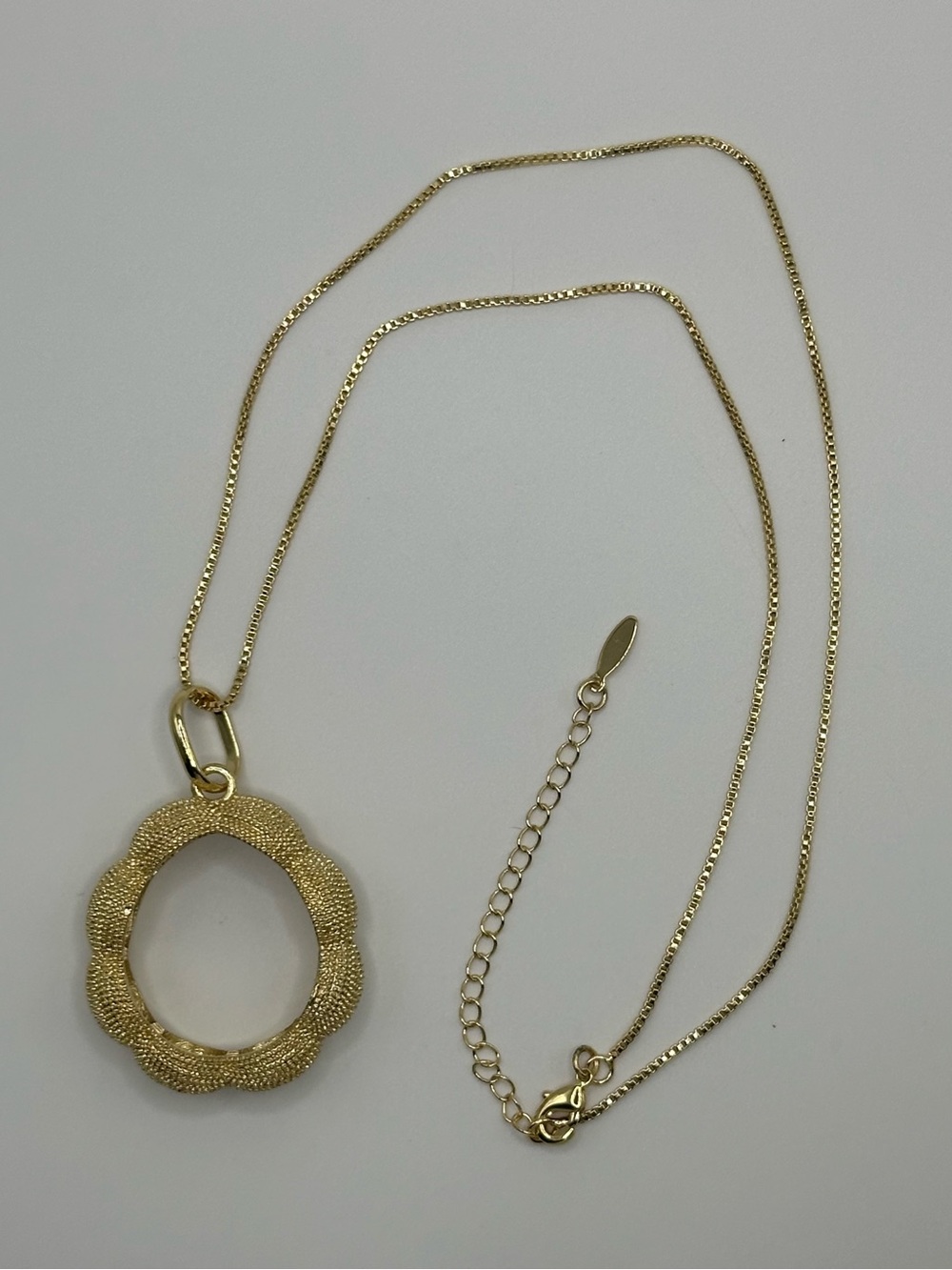 Gold Scalloped Circle Pendant Necklace - Women Jewelry